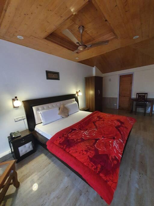Kasauli Cascade A Cheerfull 4 Bedroom Challet Экстерьер фото