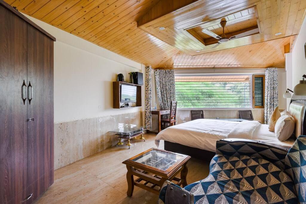 Kasauli Cascade A Cheerfull 4 Bedroom Challet Экстерьер фото