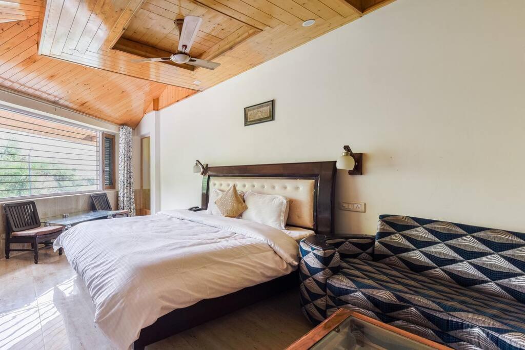 Kasauli Cascade A Cheerfull 4 Bedroom Challet Экстерьер фото