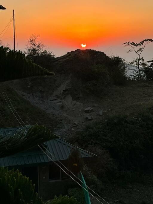 Kasauli Cascade A Cheerfull 4 Bedroom Challet Экстерьер фото