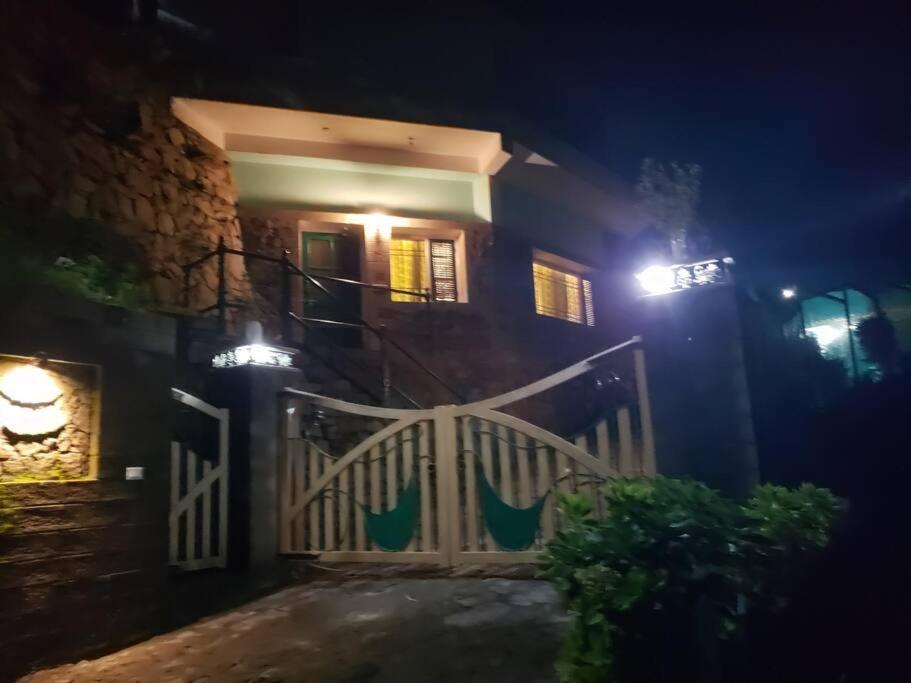 Kasauli Cascade A Cheerfull 4 Bedroom Challet Экстерьер фото