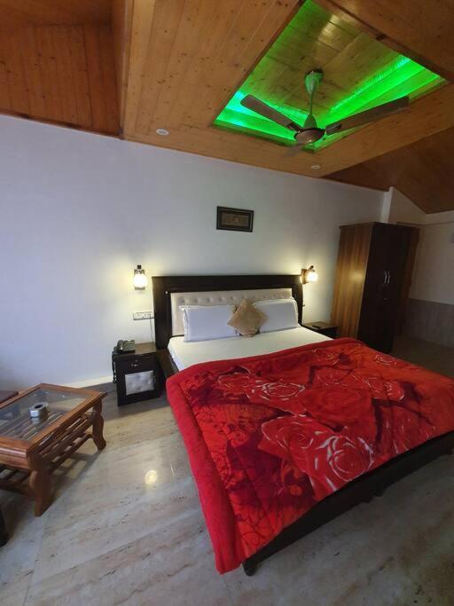 Kasauli Cascade A Cheerfull 4 Bedroom Challet Экстерьер фото